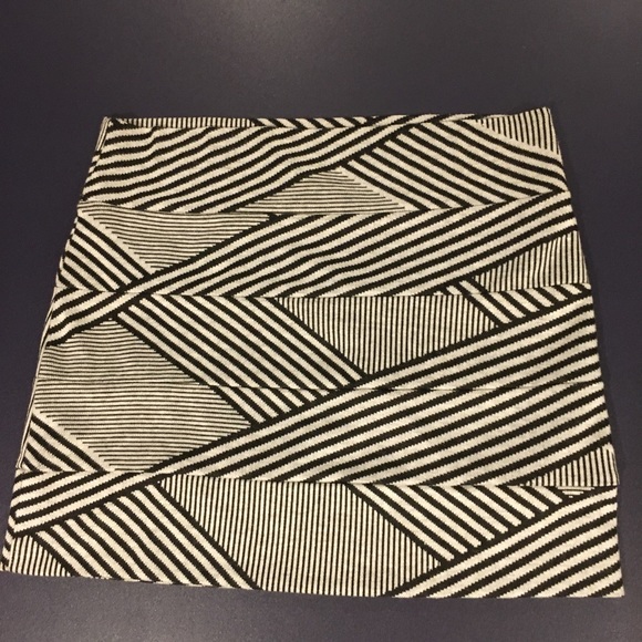 2 Windsor mini skirts.🎊💗SZ L - Picture 3 of 8